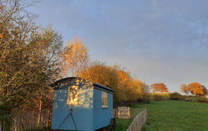 |cefnmachllys shepherds hut|